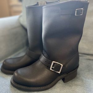 Frye Engineer 12R boots size 6